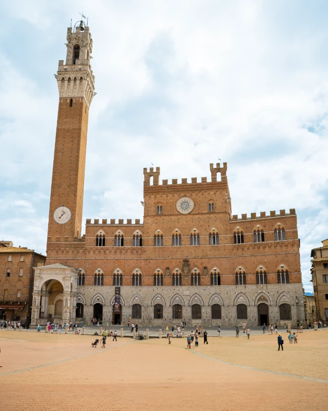ristorante pizzeria costa siena con Location moderna con vista su Piazza del Campo